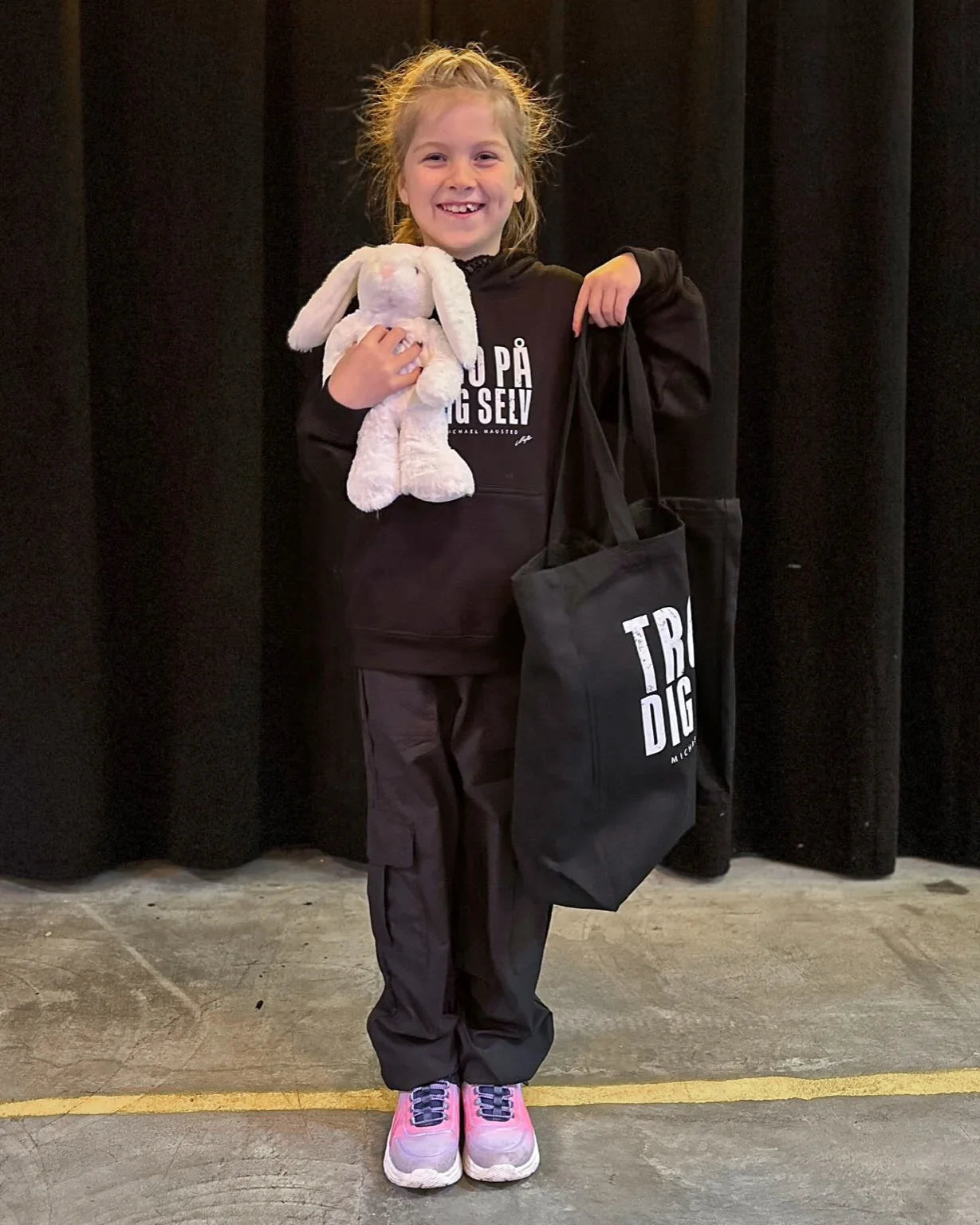 TRO PÅ DIG SELV - MULEPOSE (Sort)