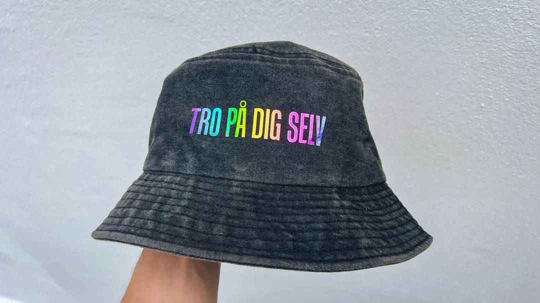 TRO PÅ DIG SELV - BØLLEHAT