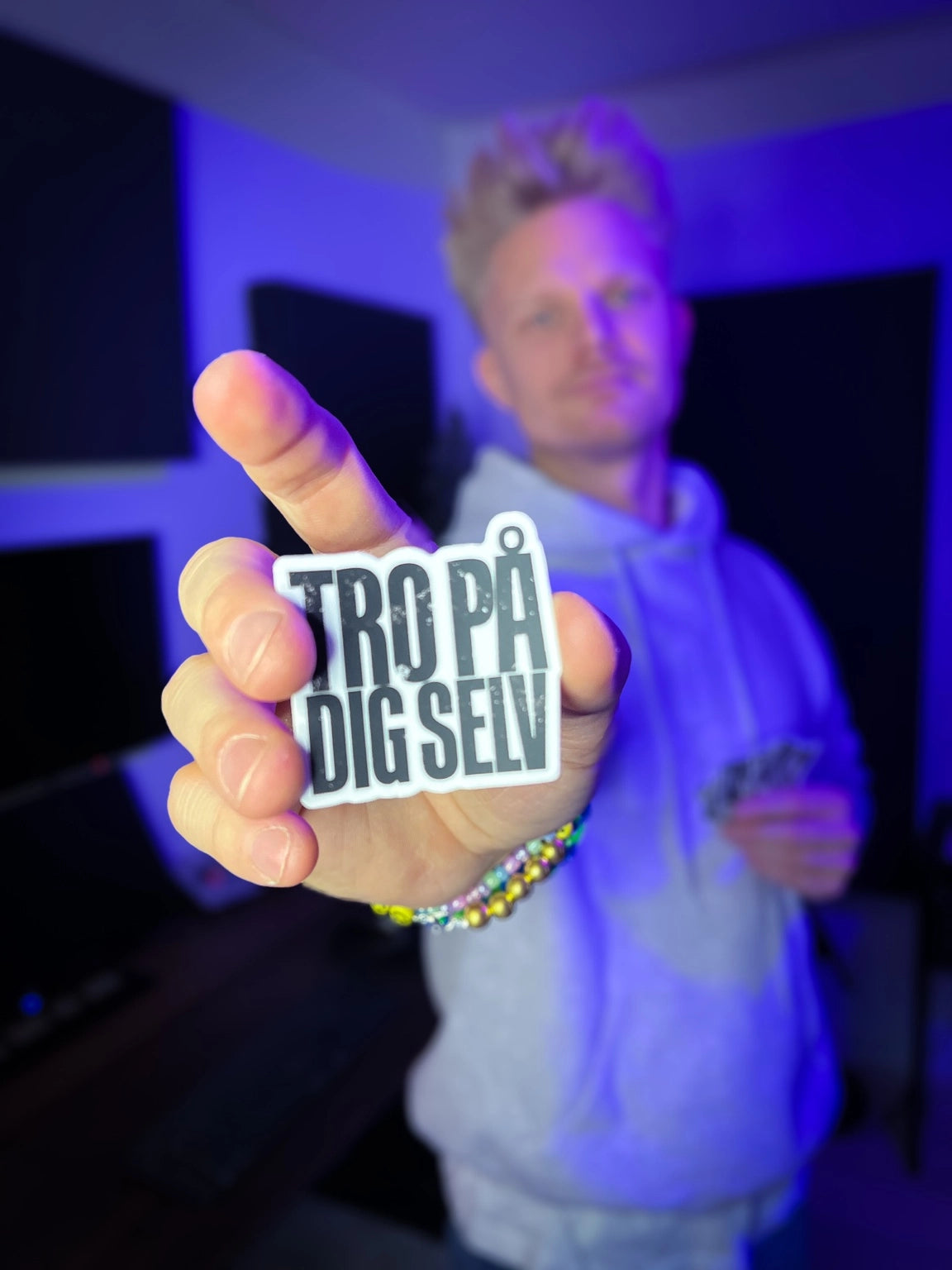 TRO PÅ DIG SELV - KLISTERMÆRKE