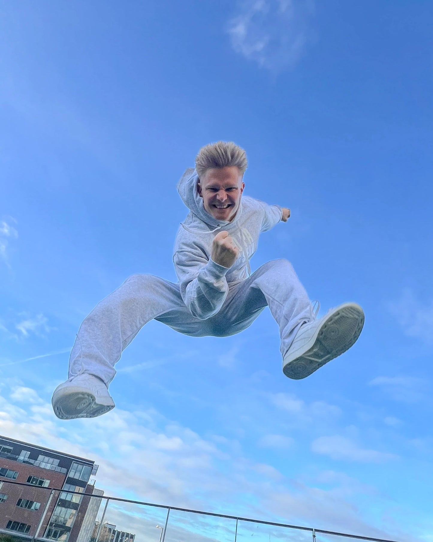 TRO PÅ DIG SELV - GRÅ HOODIE (Børn)