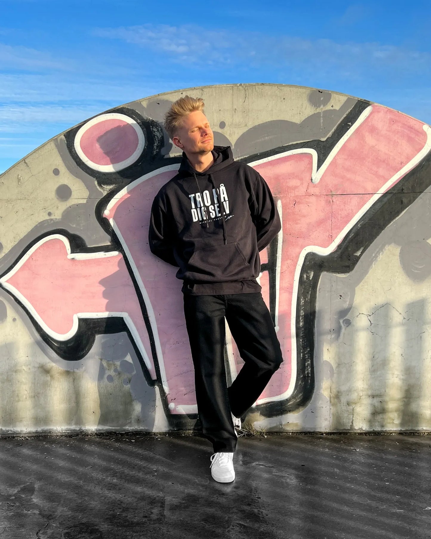 TRO PÅ DIG SELV - SORT HOODIE (Børn)