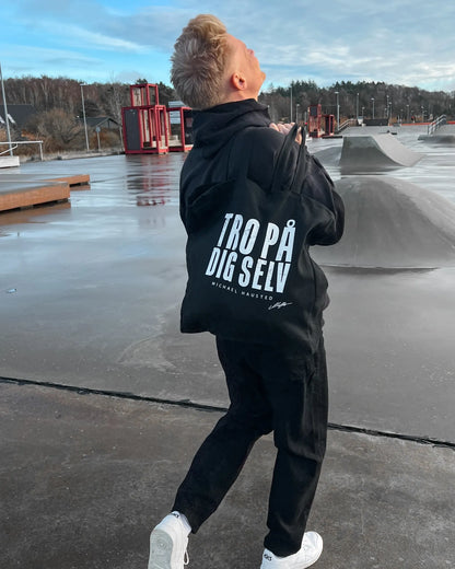 TRO PÅ DIG SELV - MULEPOSE (Sort)