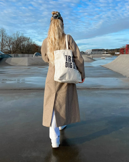 TRO PÅ DIG SELV - MULEPOSE  (Beige)