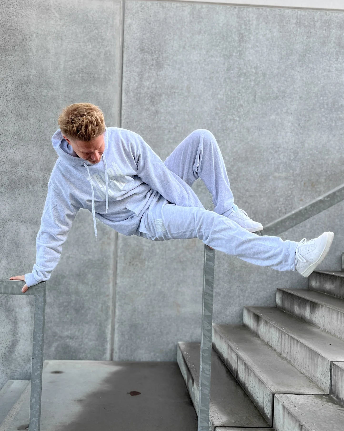 TRO PÅ DIG SELV - GRÅ HOODIE (Børn)