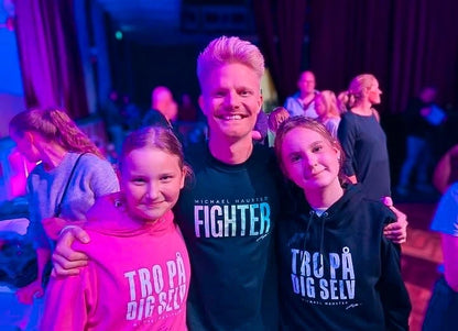 TRO PÅ DIG SELV - SORT HOODIE (Børn)