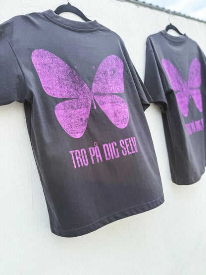 🦋 SOMMERFUGL - T-SHIRT
