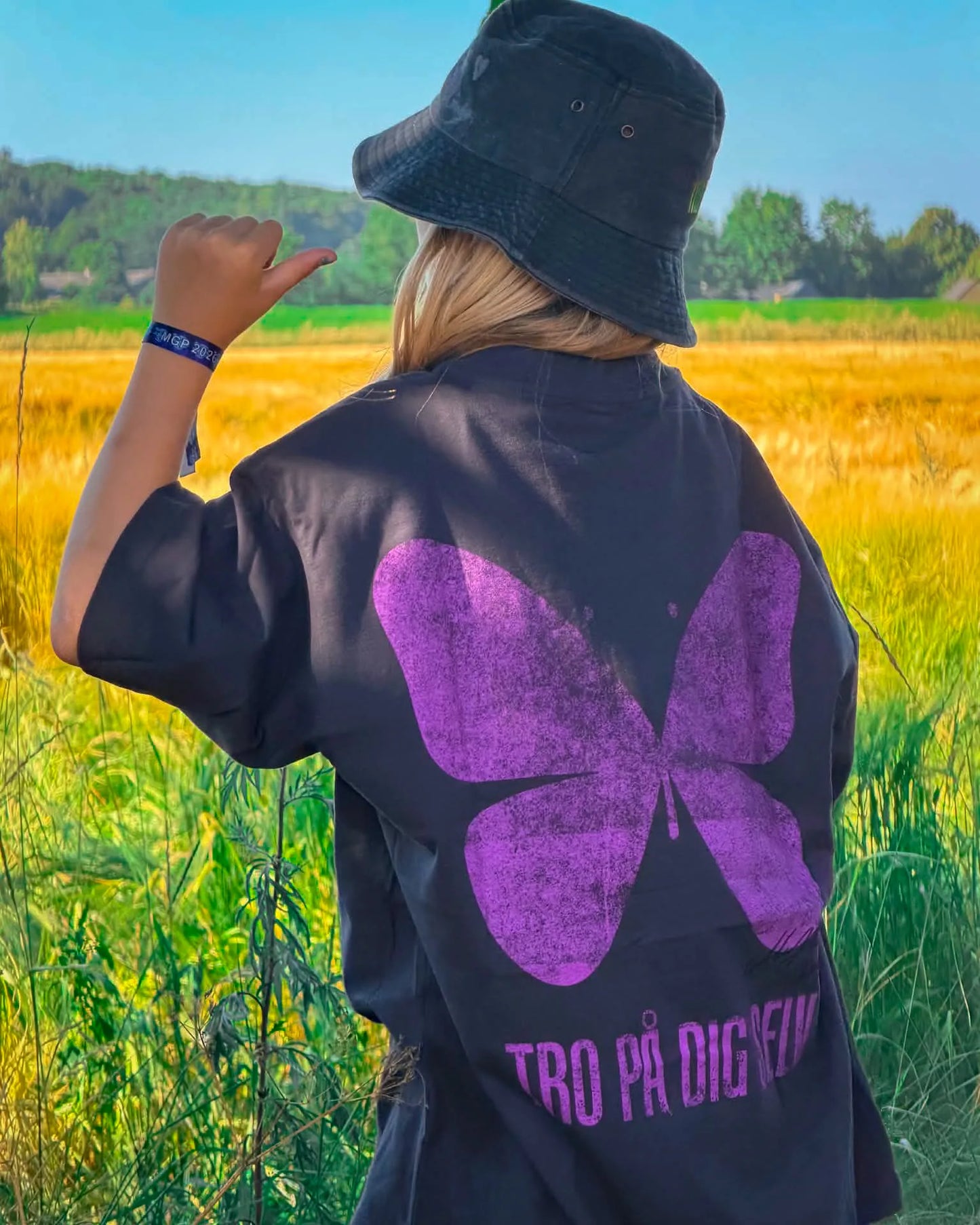 🦋 SOMMERFUGL - T-SHIRT (BØRN)