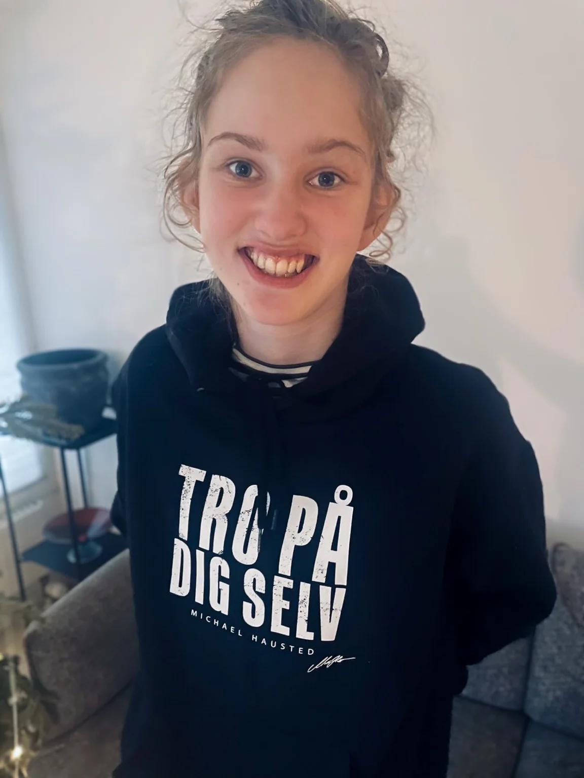 TRO PÅ DIG SELV - SORT HOODIE (Børn)