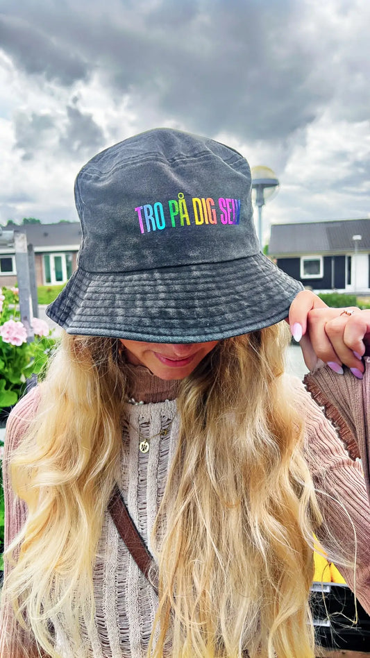 TRO PÅ DIG SELV - BØLLEHAT