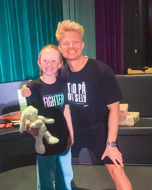 SORT TRO PÅ SIG SELV T-SHIRT - (Voksen)