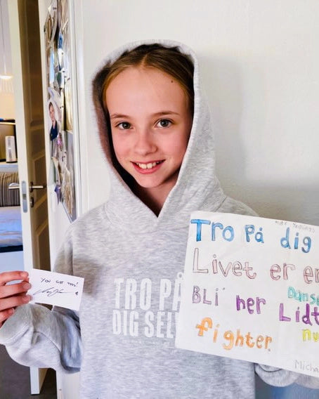 TRO PÅ DIG SELV - GRÅ HOODIE (Børn)