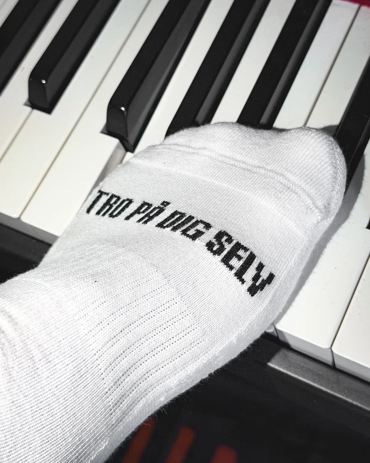 TRO PÅ DIG SELV - REGNBUE-STRØMPER 🌈